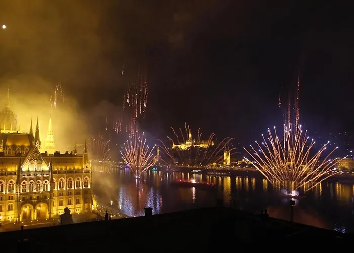 Parliamentpenthouse With Rooftop Terrace Apartment