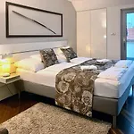 Parliamentpenthouse With Rooftop Terrace